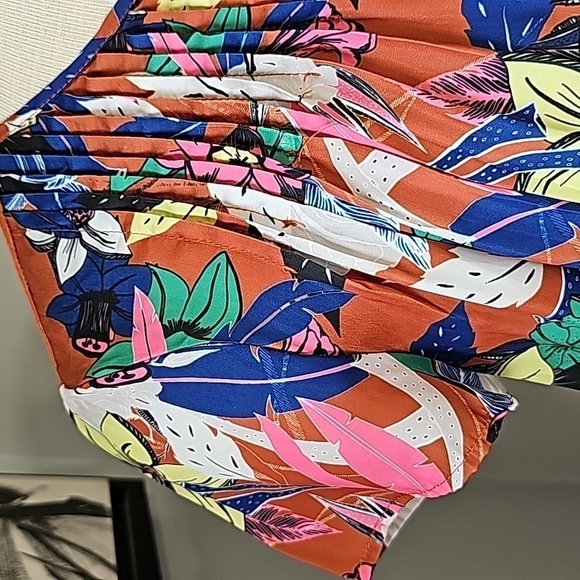 DOLAN adorable little blouse cap sleeves.  Gathered at the top.‎ XS - Picture 2 of 15